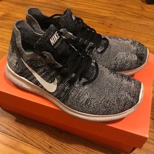 Nike flyknit free run 2017
